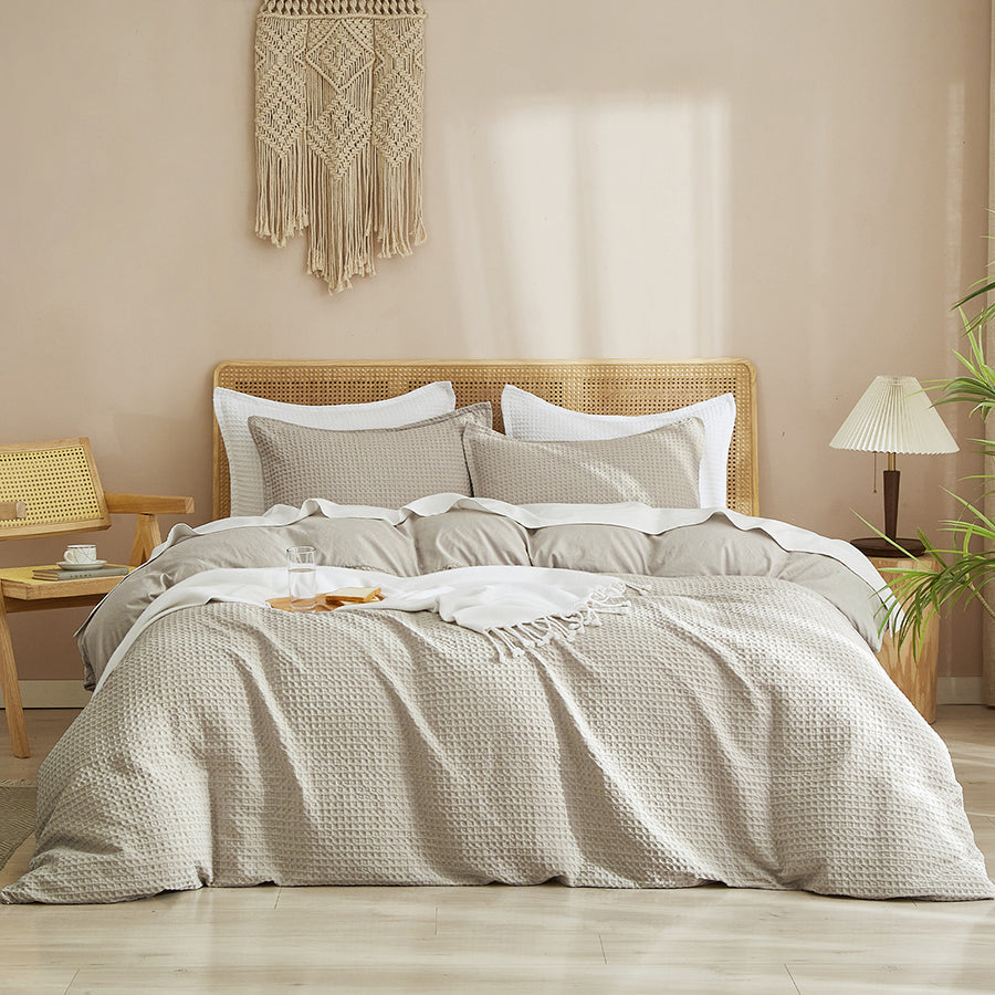 Four-piece bedding set display