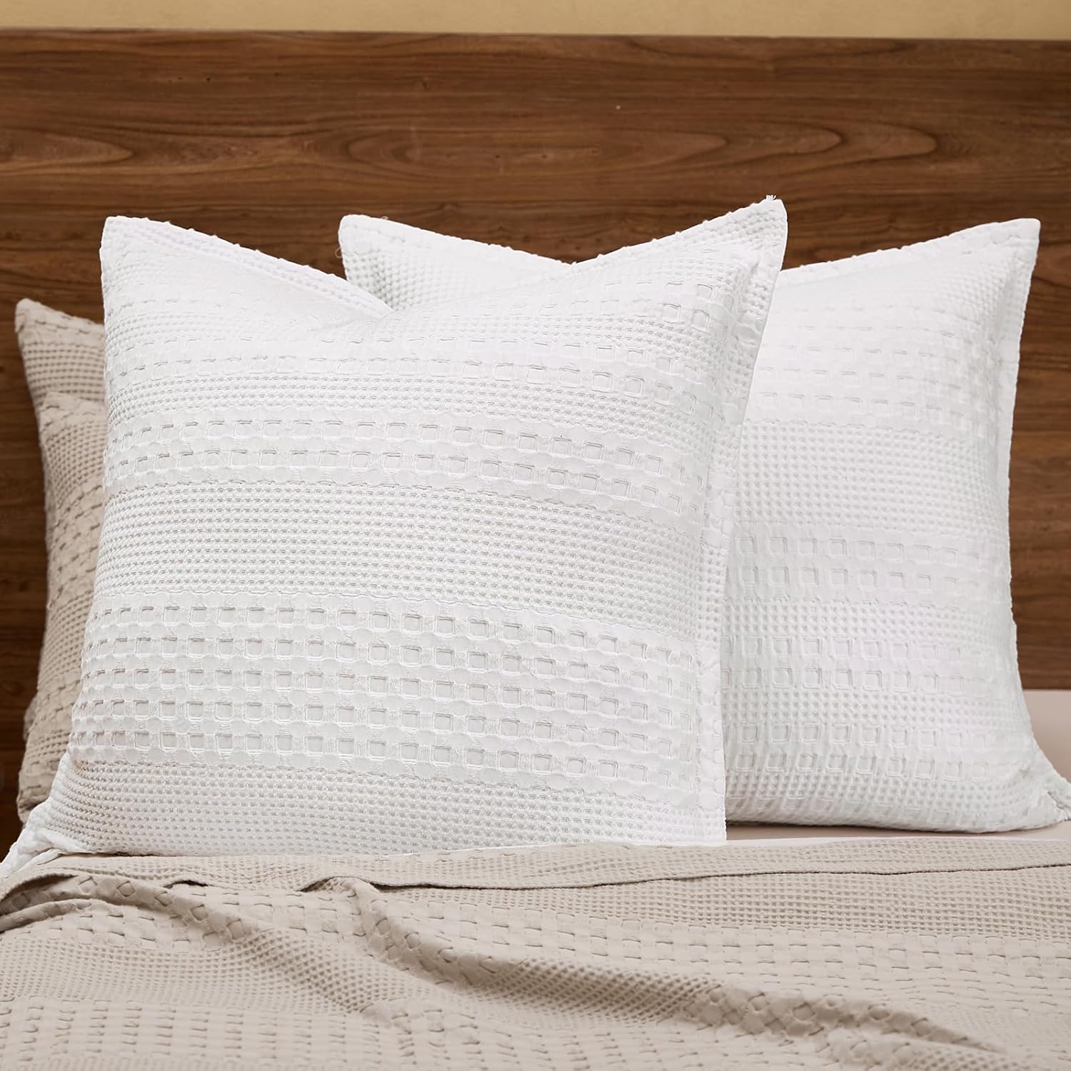 color_White ruffle 24x24